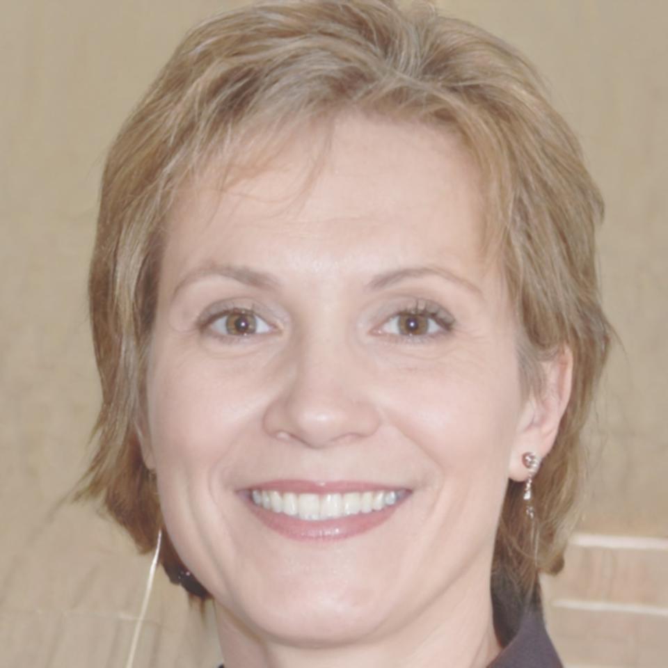 Portrait de Camille Rousseau, experte en finances personnelles